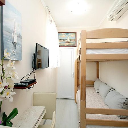 Appartement Studio Apartman Sveti Stefan Extérieur photo