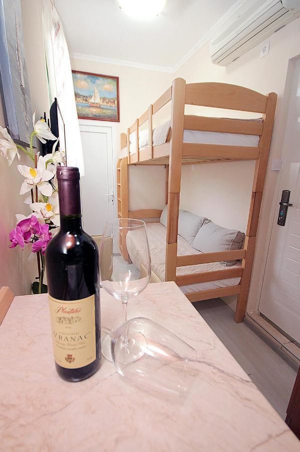 Appartement Studio Apartman Sveti Stefan Extérieur photo
