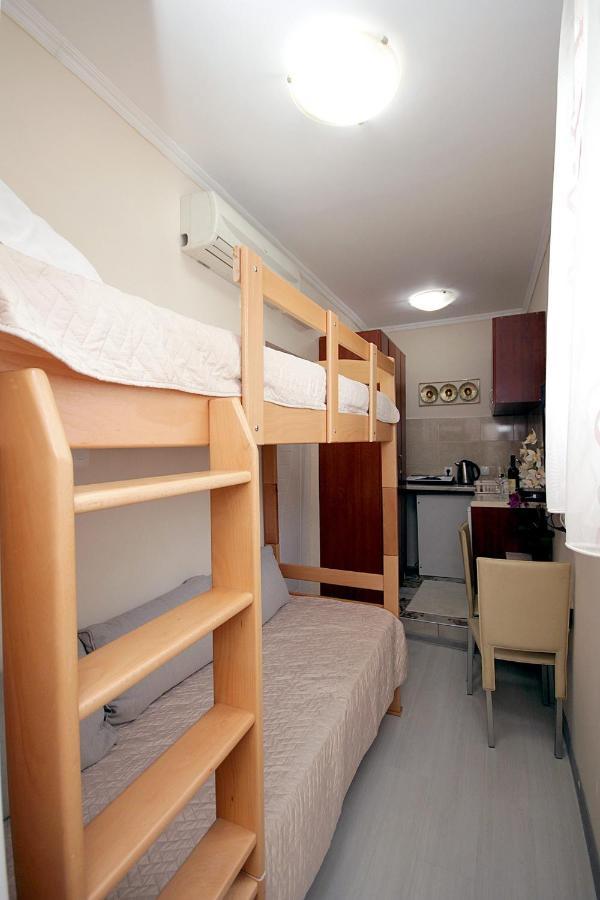 Appartement Studio Apartman Sveti Stefan Extérieur photo