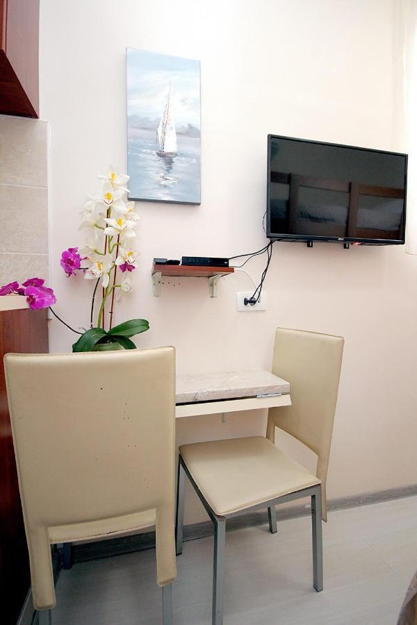 Appartement Studio Apartman Sveti Stefan Extérieur photo
