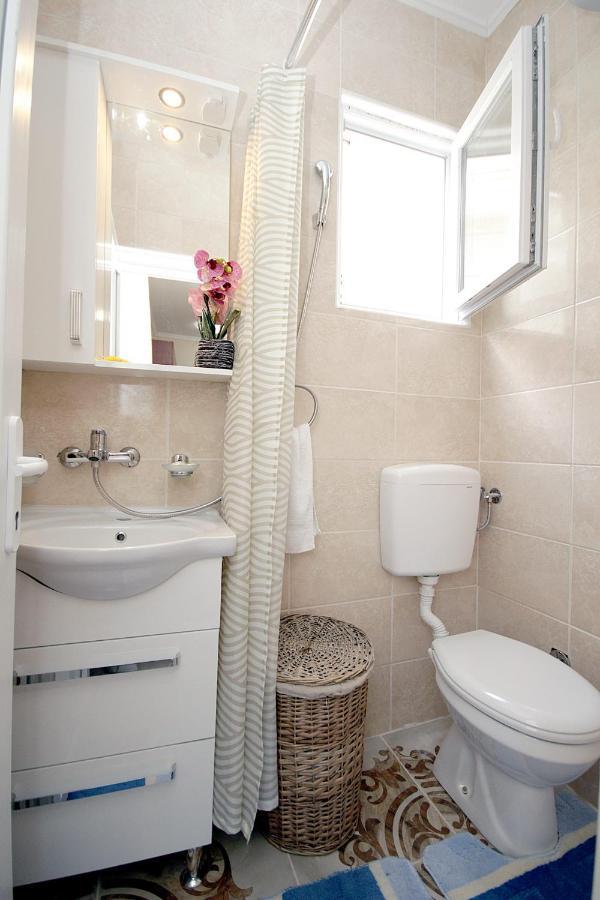 Appartement Studio Apartman Sveti Stefan Extérieur photo