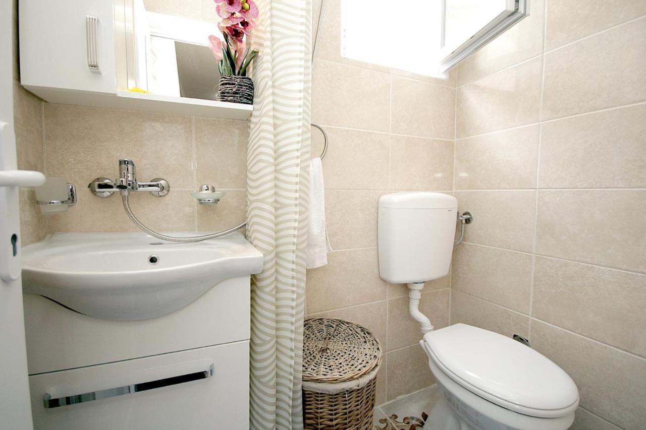 Appartement Studio Apartman Sveti Stefan Extérieur photo